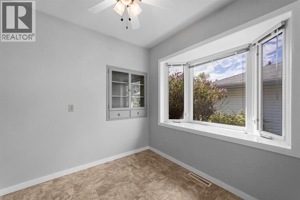 4713 45 Street — photo 3