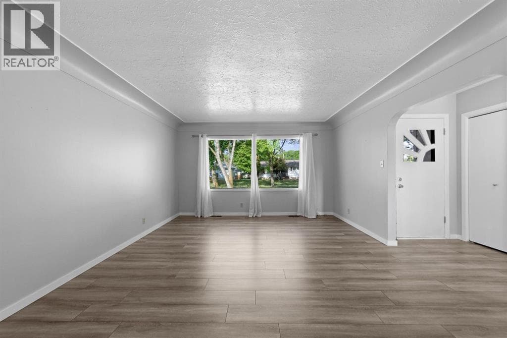 4713 45 Street — photo 5