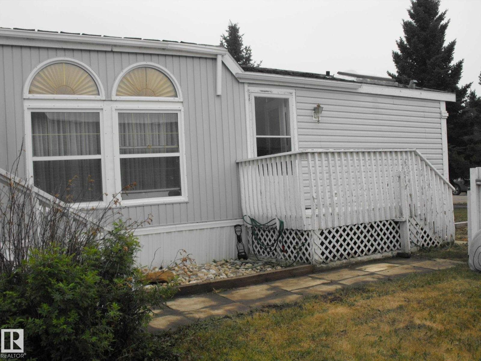 5506 55 AV — photo 2