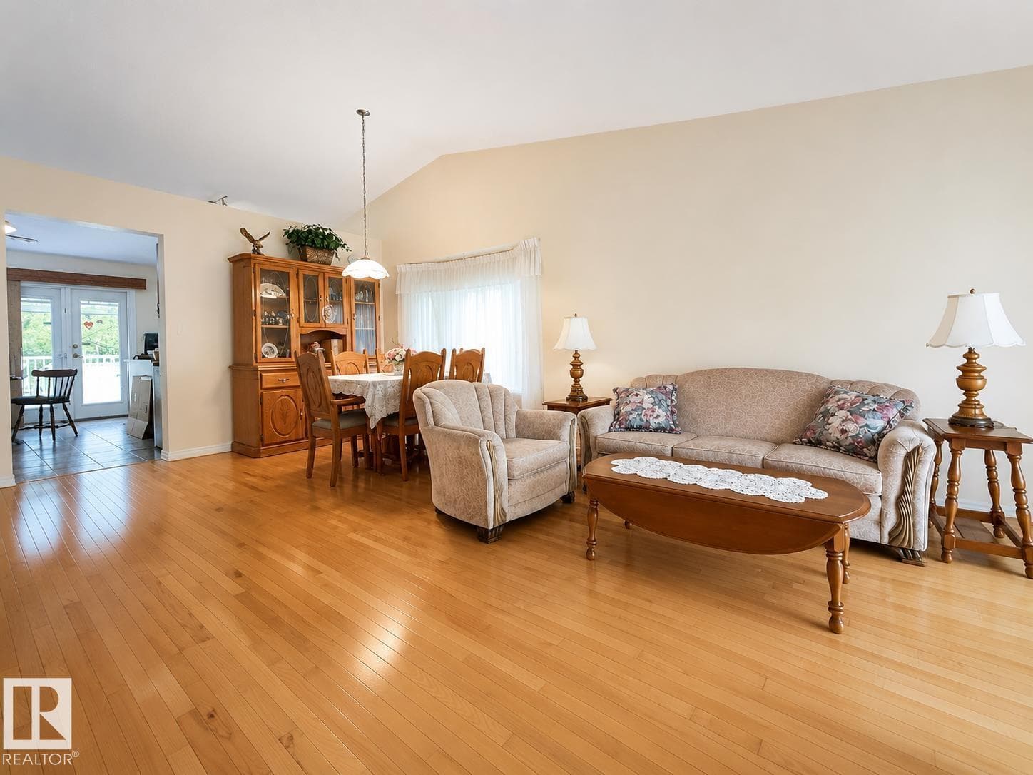 1 MUNRO CO — photo 5