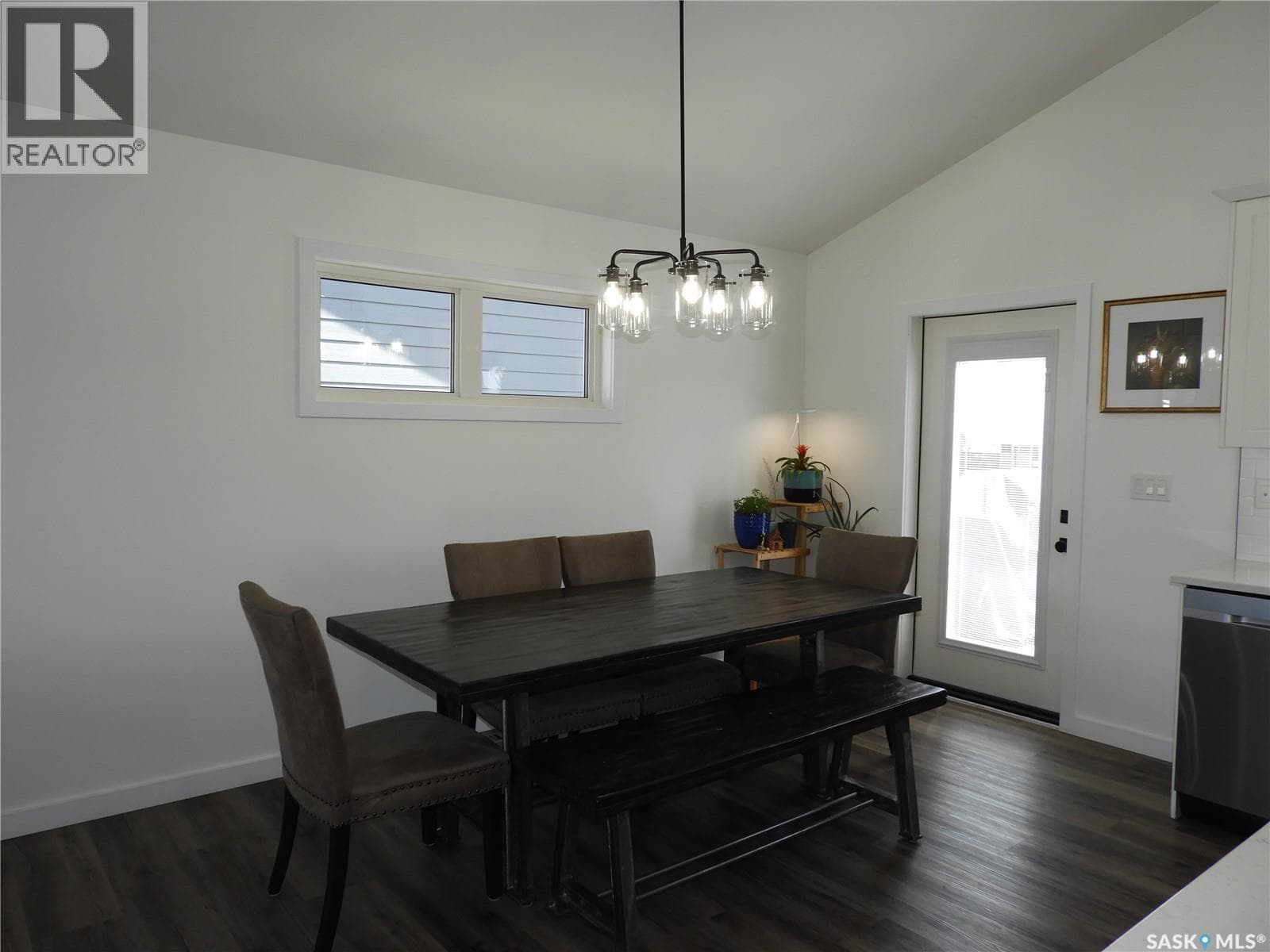 715 SCOTT CRESCENT — photo 5