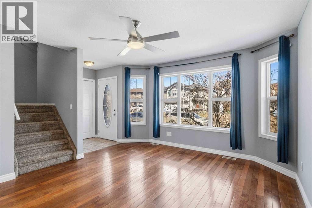 228 Parry Crescent — photo 3
