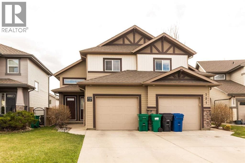 719 Silkstone Close W — photo 2