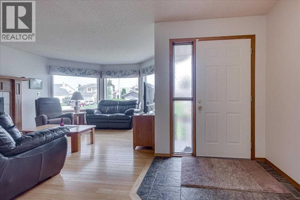 5363 36A Street — photo 3