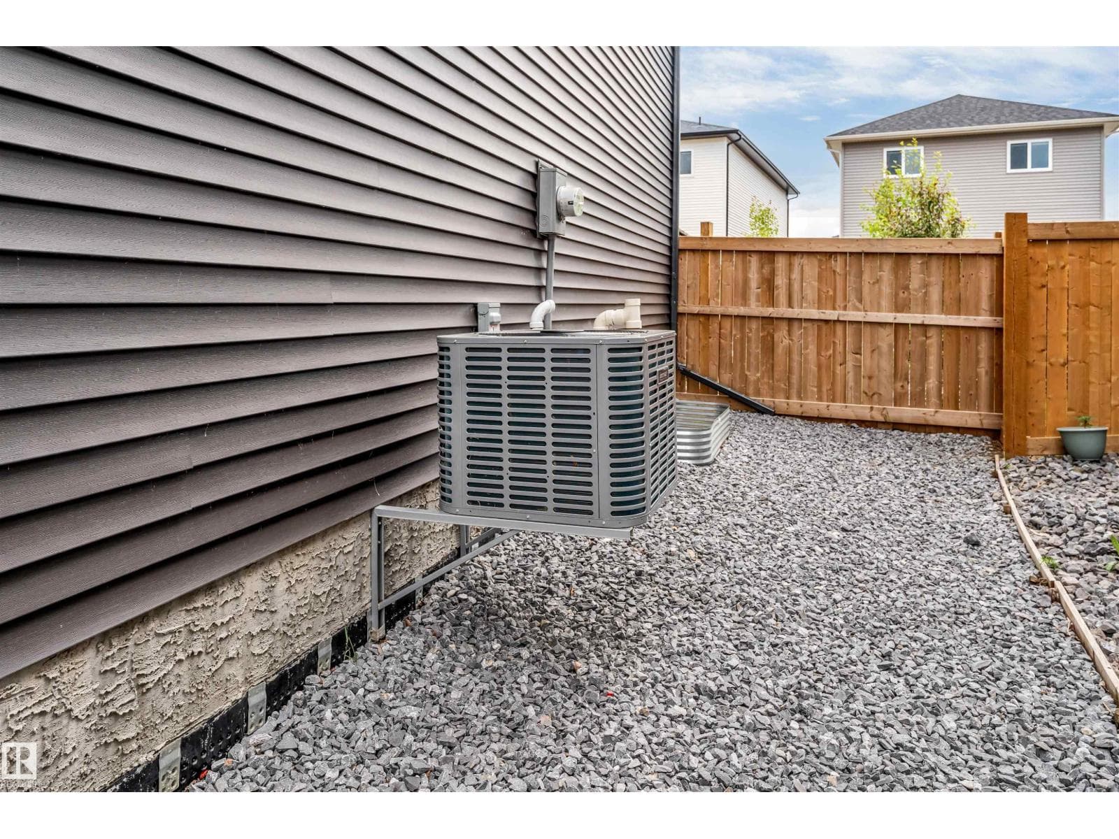 6203 47 AV — photo 3