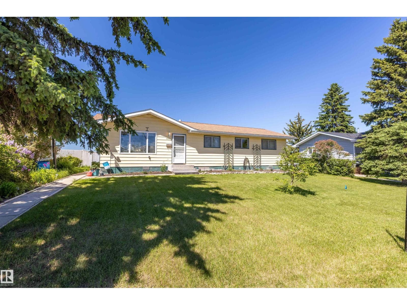 4904 56 Ave