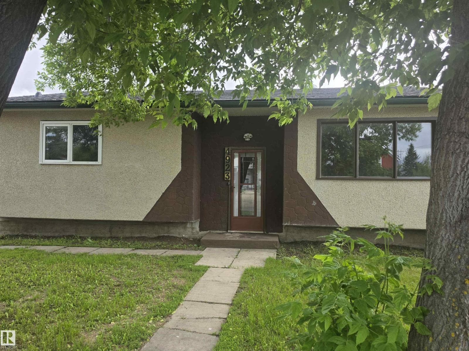 4923 51 AV