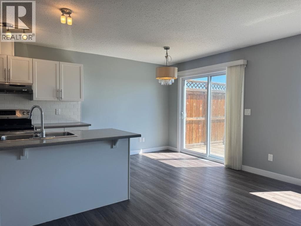 8453 101 Street — photo 5