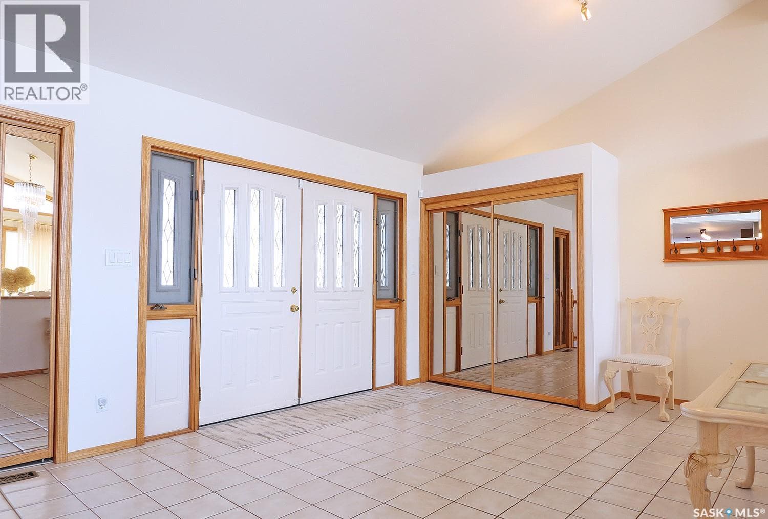 110 Logan CRESCENT E — photo 2
