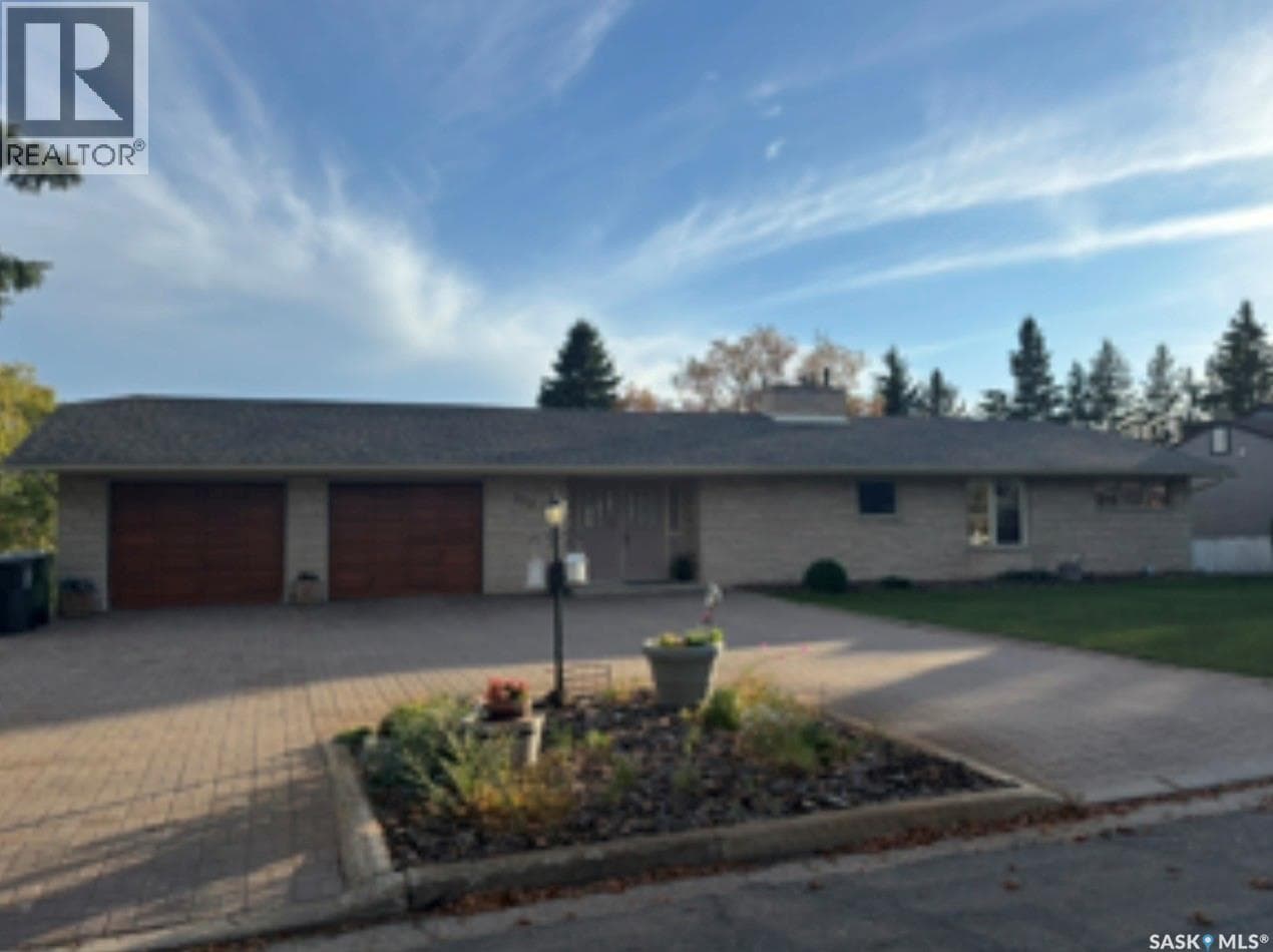 110 Logan CRESCENT E