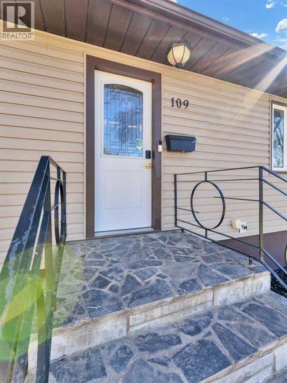 109 9 Street NE — photo 4