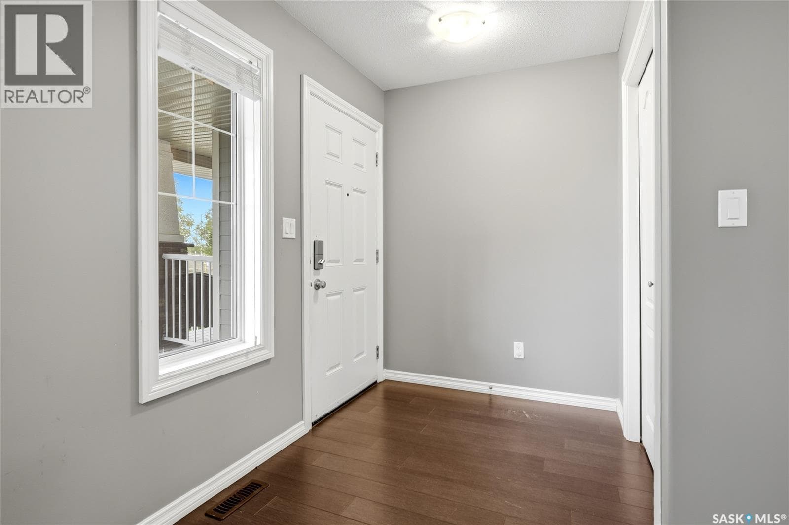 4562 Harbour Landing DRIVE — photo 3