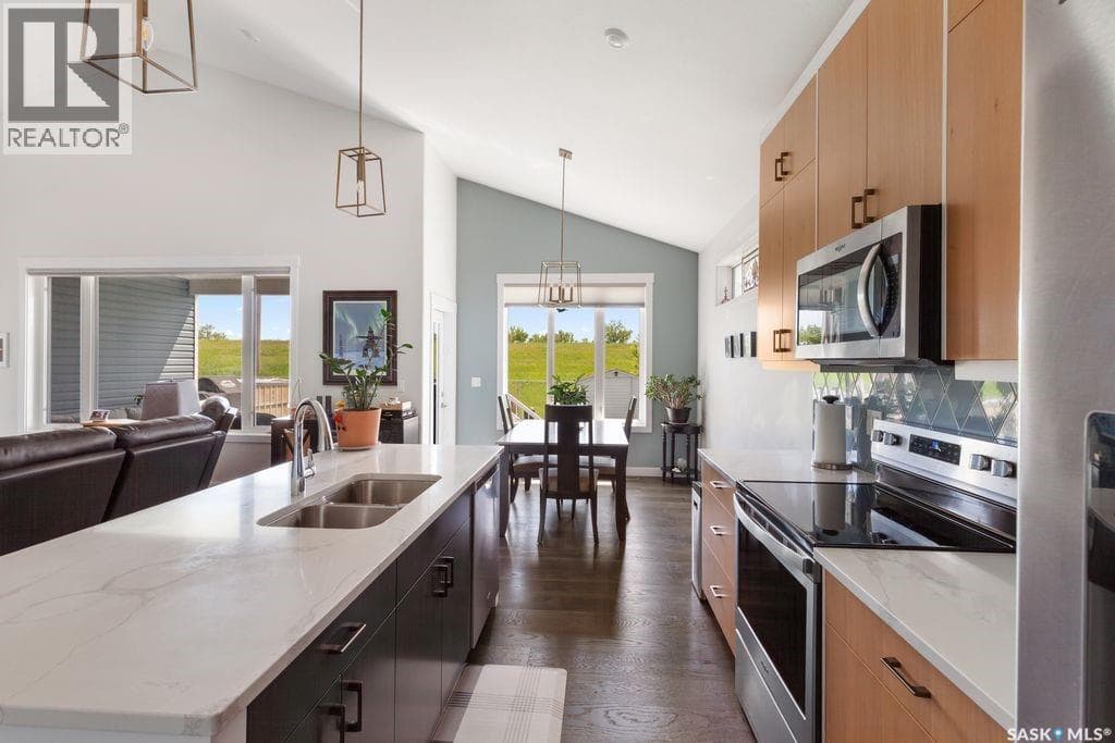 330 Burgess CRESCENT — photo 3