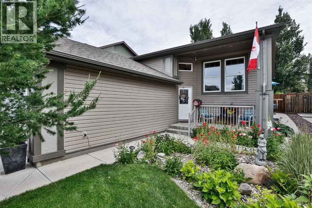 19 Firelight Way W — photo 3