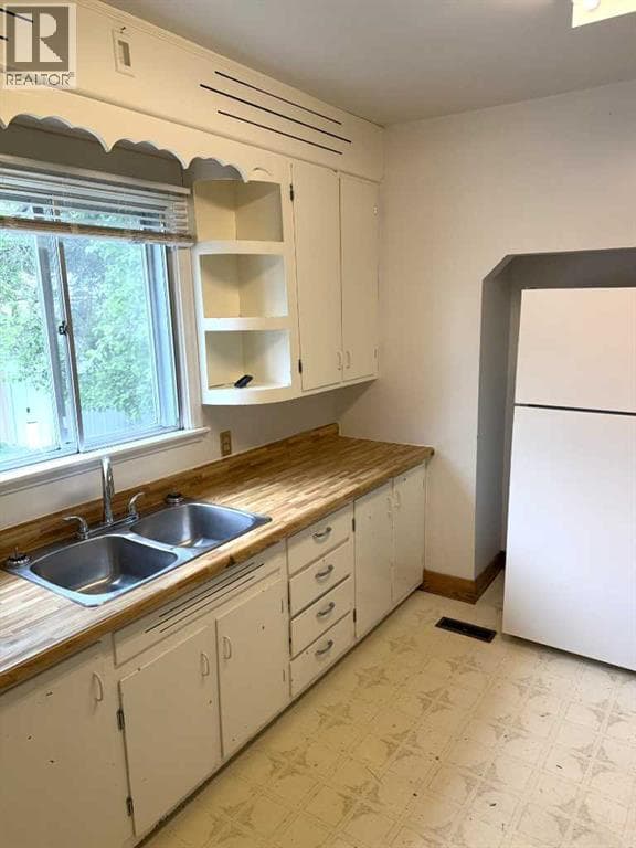 46 2 Street NW — photo 5