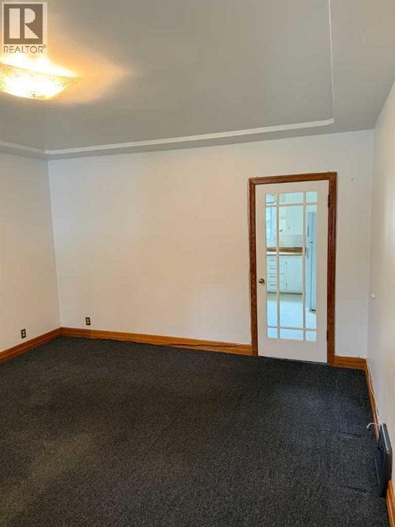 46 2 Street NW — photo 3