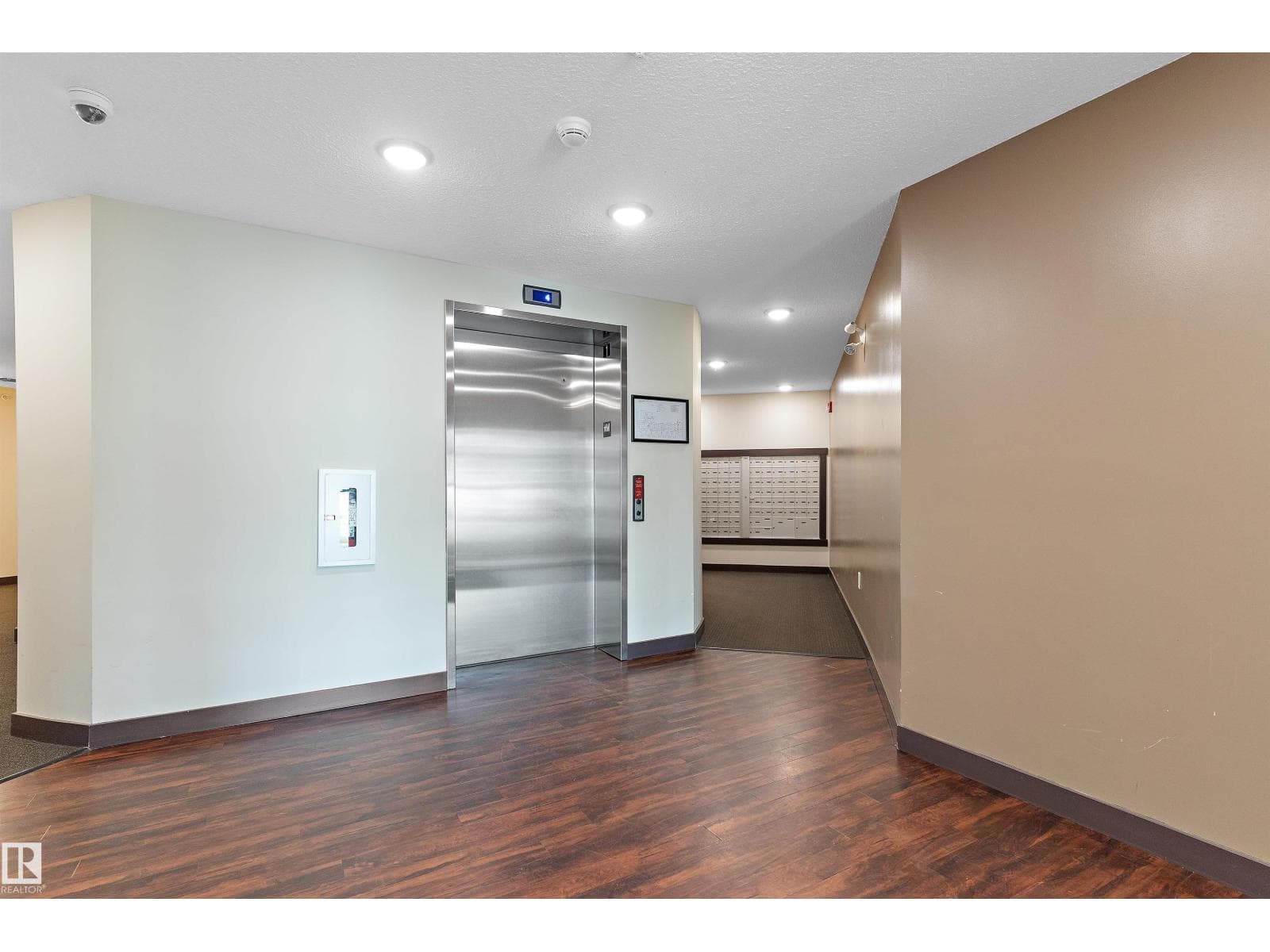 #305 3670 139 AV NW — photo 3