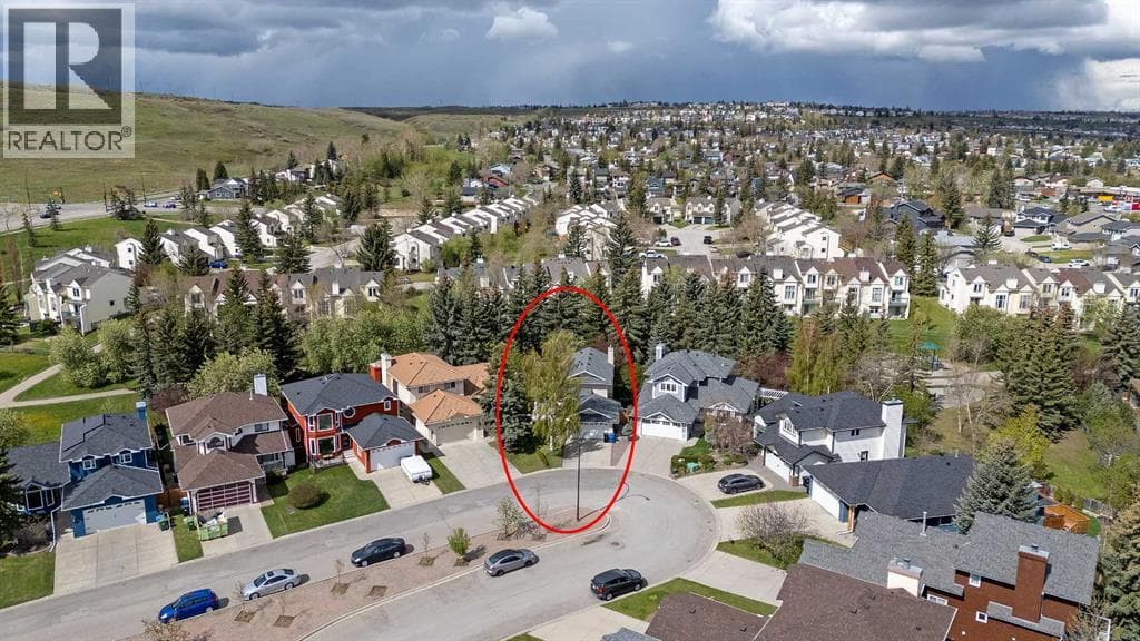 345 Sandringham Court NW — photo 3