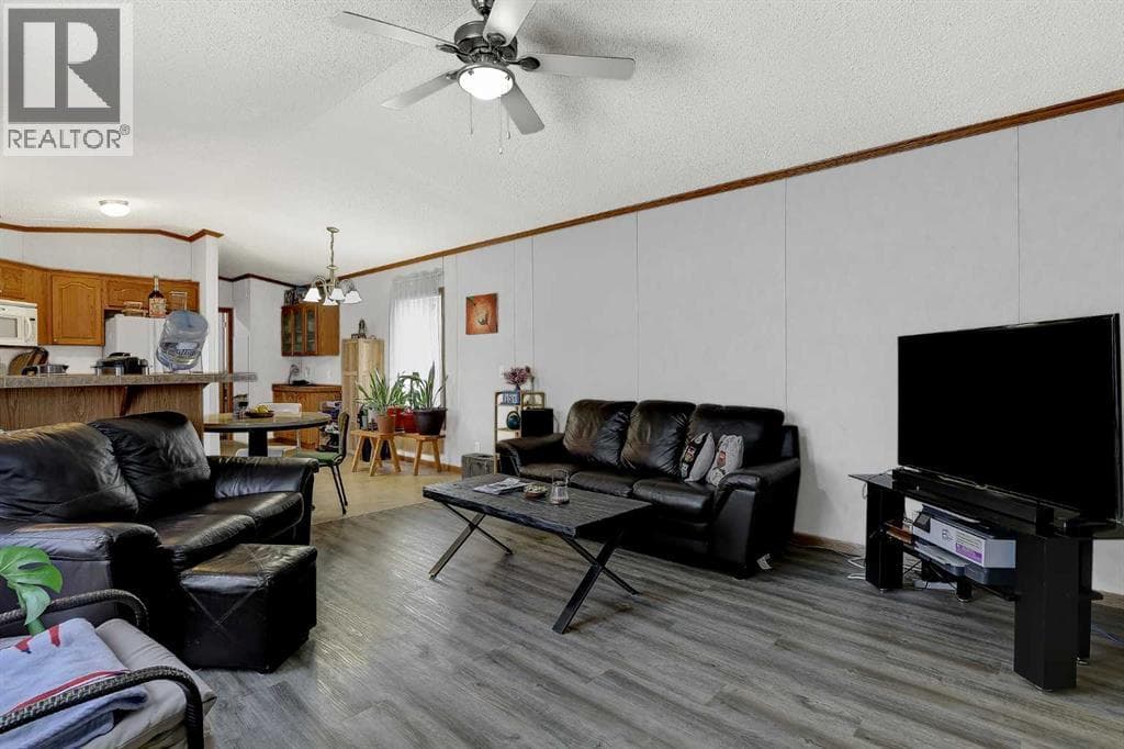 9730 120 Avenue — photo 3