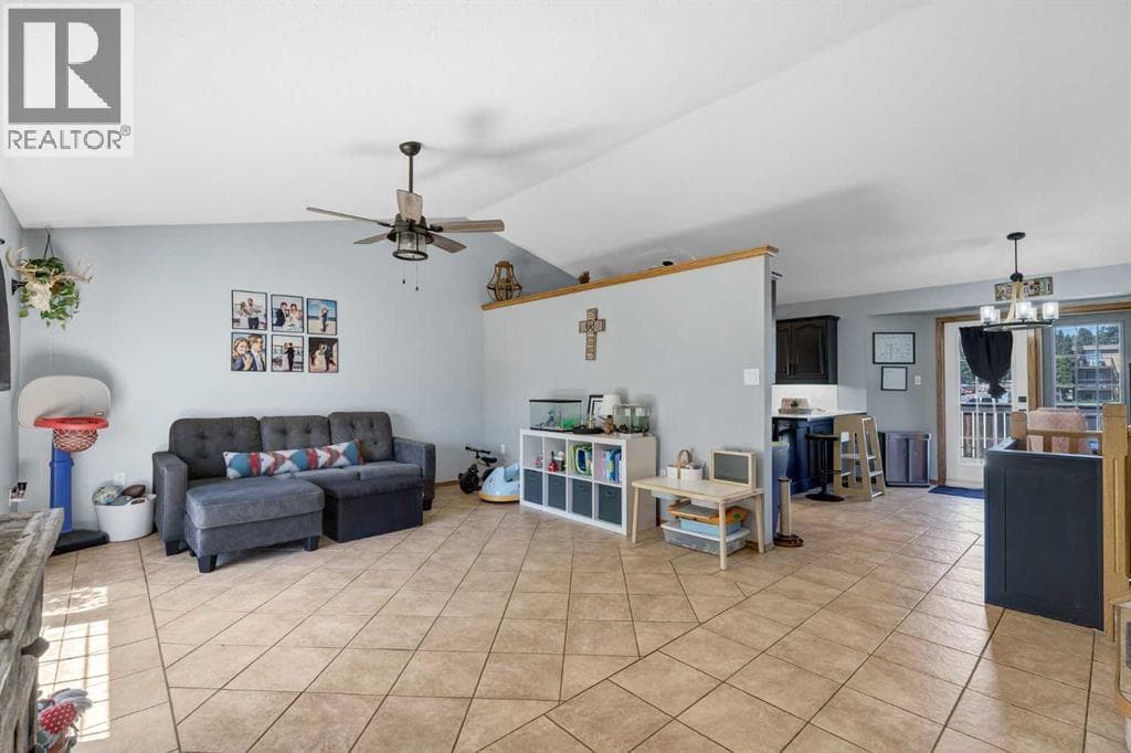 714 19A Street NE — photo 4
