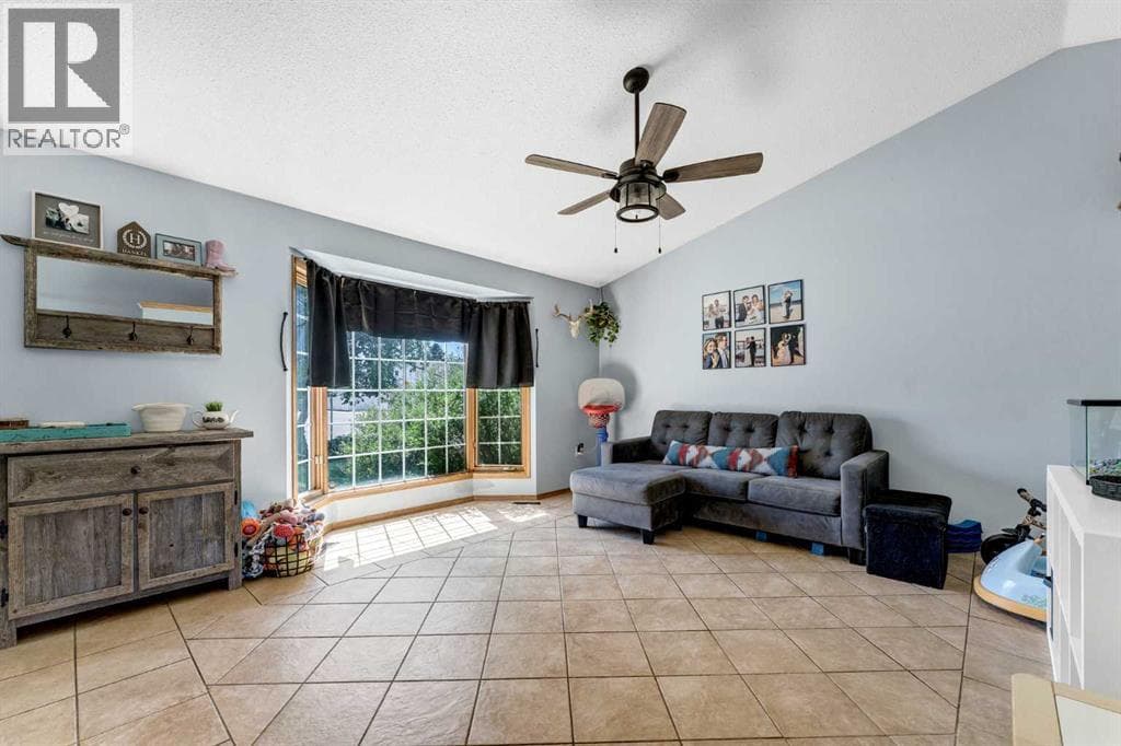 714 19A Street NE — photo 5