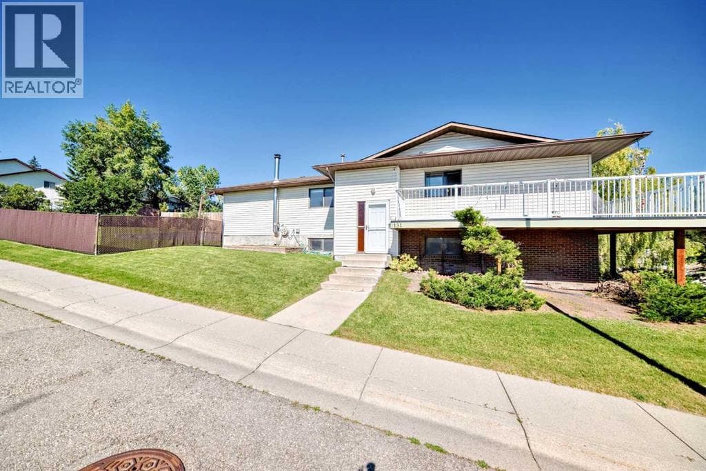 131 Ranchlands Court NW — photo 2