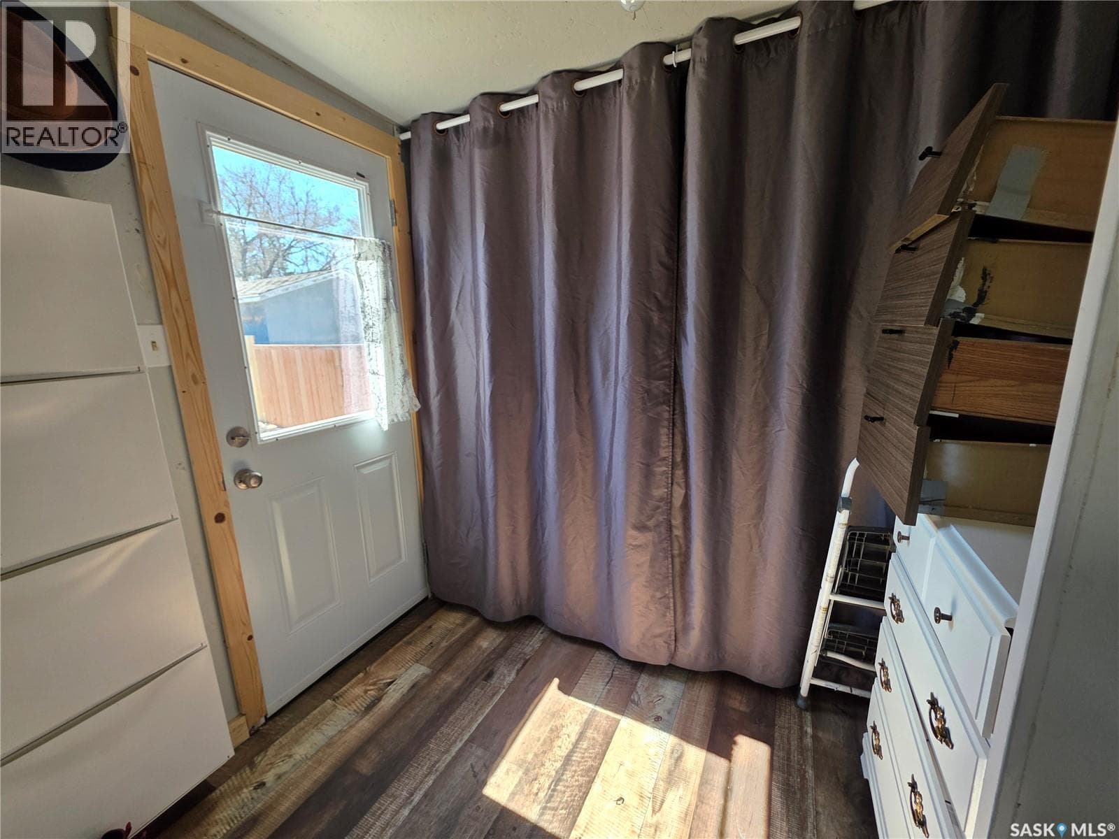 B12 73 Robert STREET W — photo 3