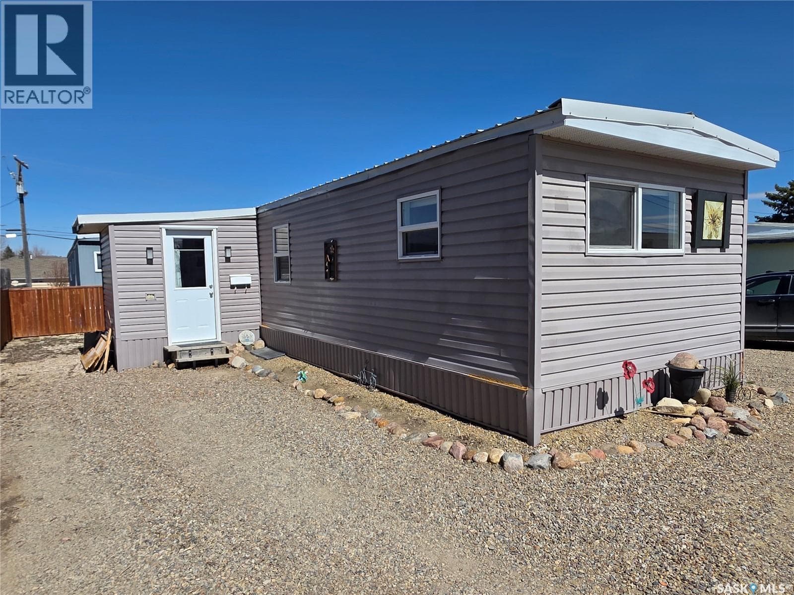 B12 73 Robert STREET W