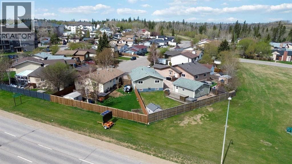 233 GLADSTONE Bay — photo 4