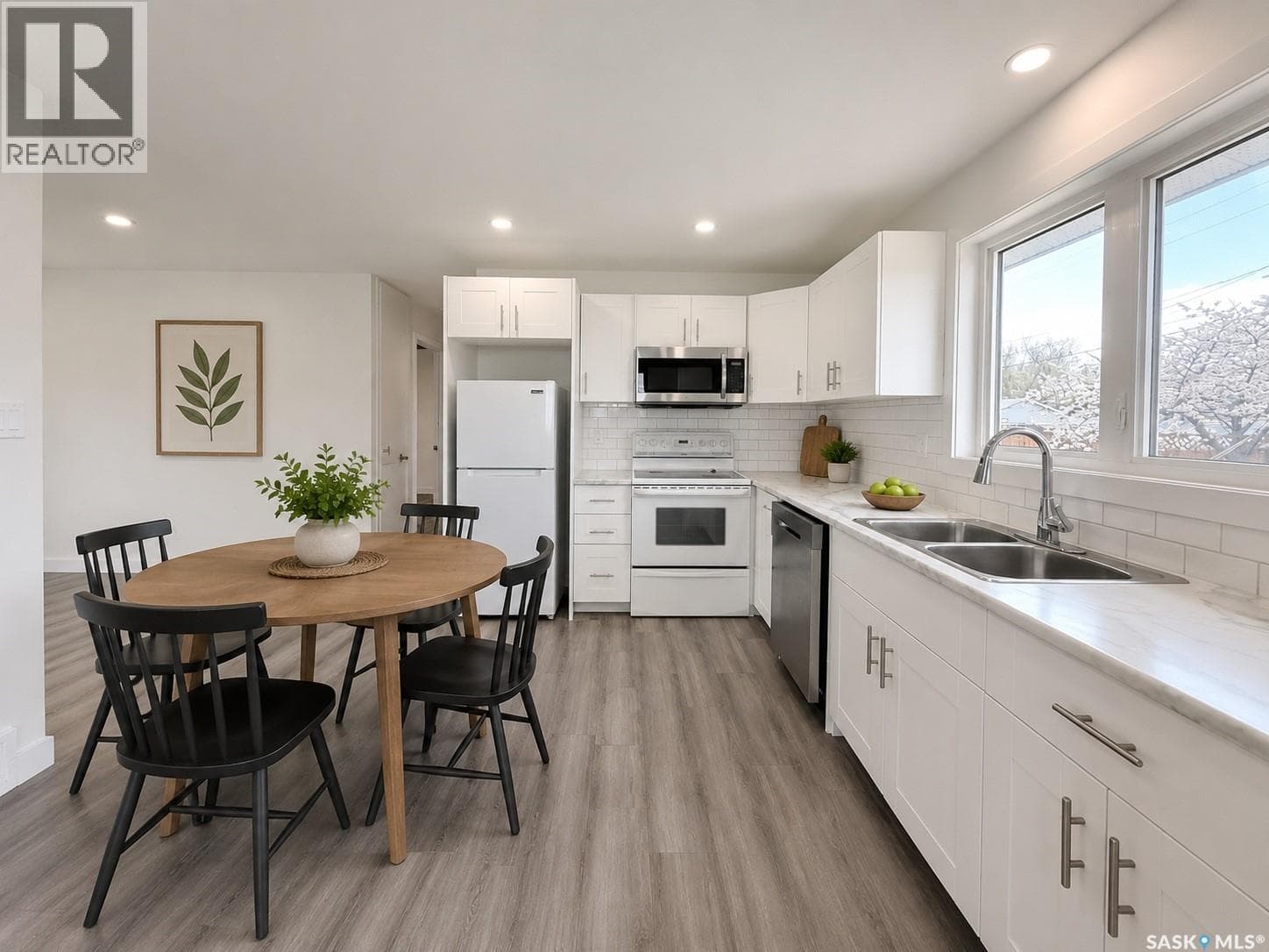318 McTavish STREET — photo 3