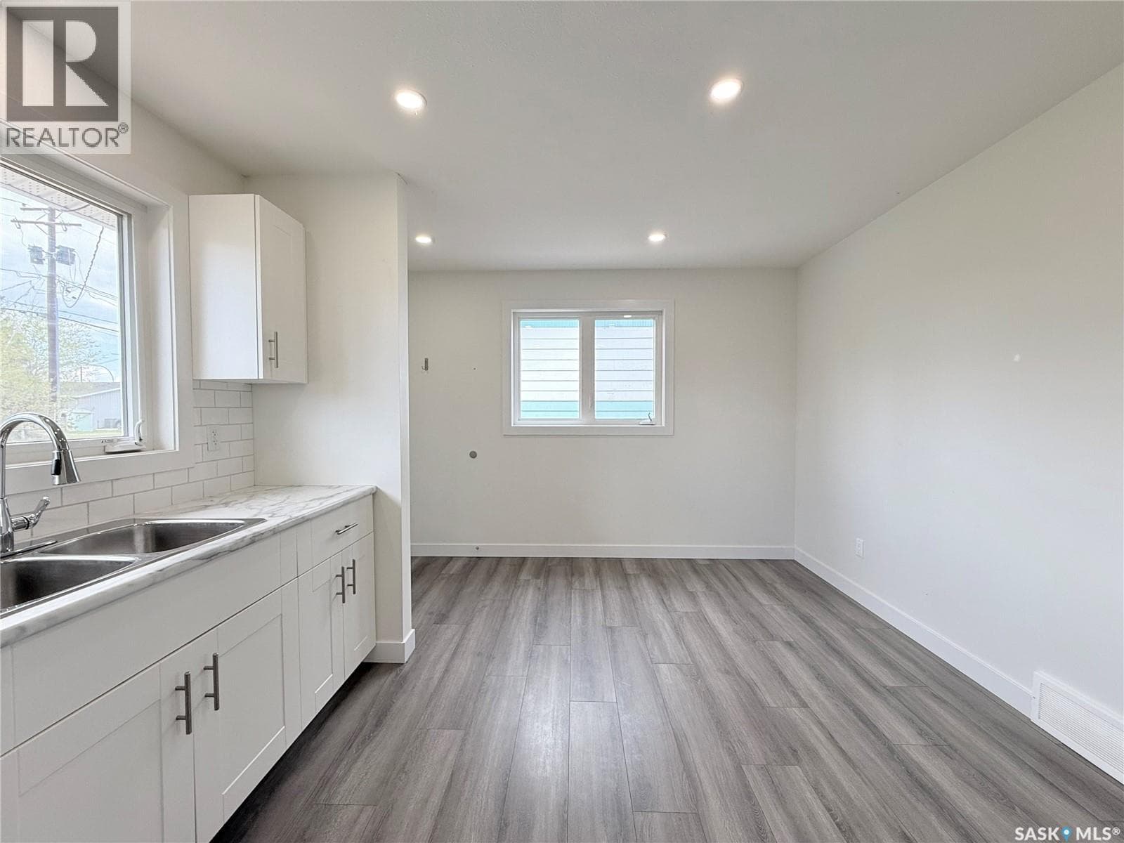 318 McTavish STREET — photo 5