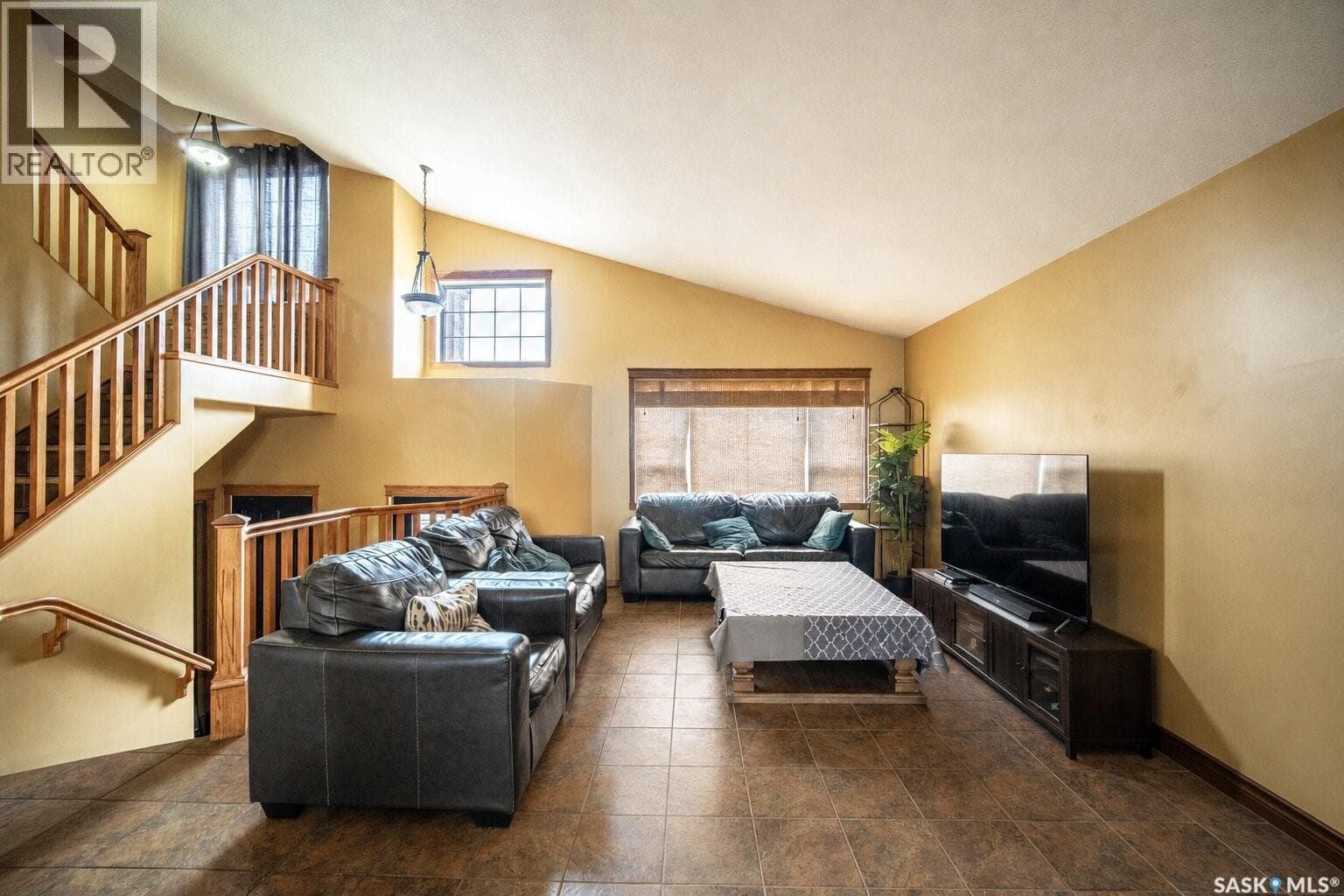 703 Beechmont LANE — photo 3