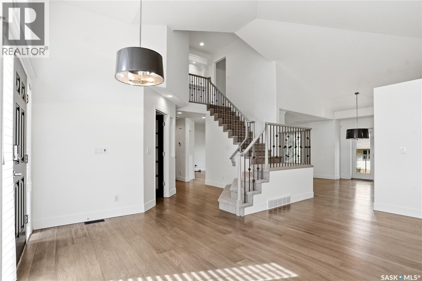210 Horlick CRESCENT — photo 3