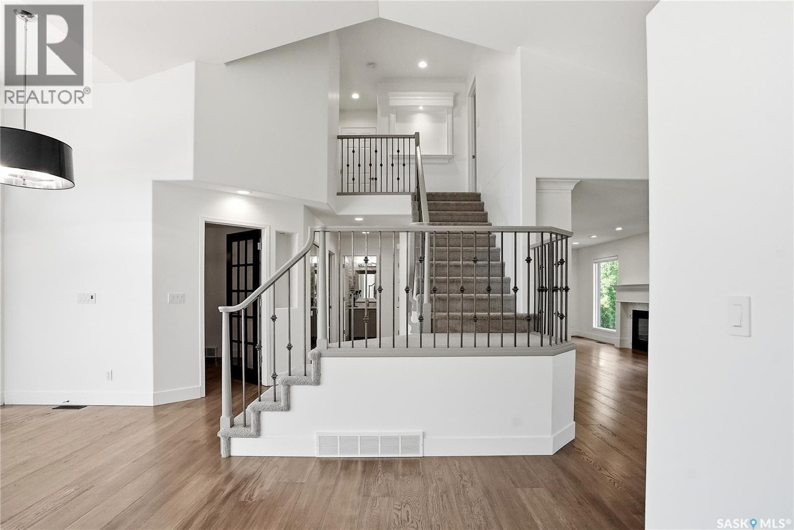 210 Horlick CRESCENT — photo 4