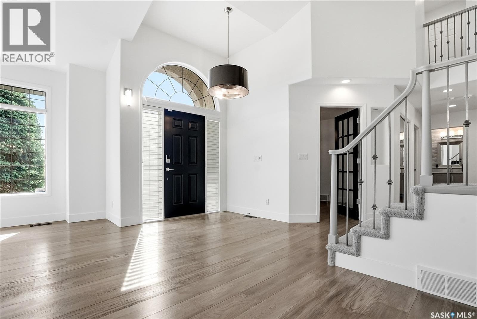 210 Horlick CRESCENT — photo 5