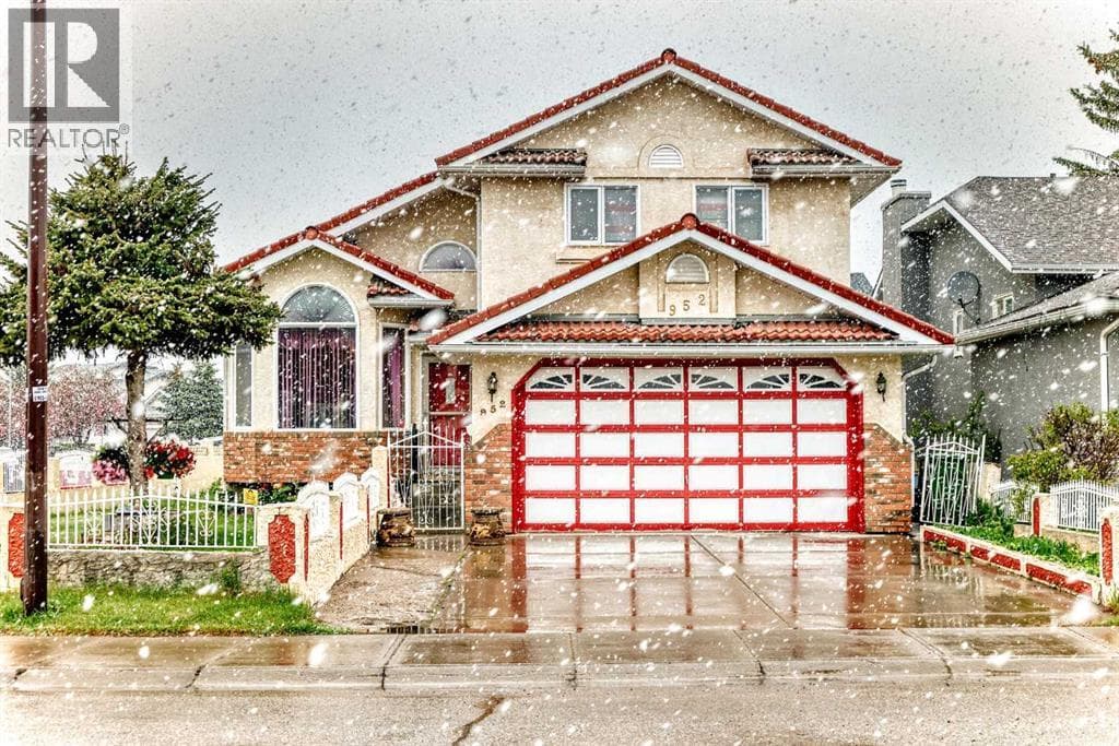 952 Applewood Drive SE