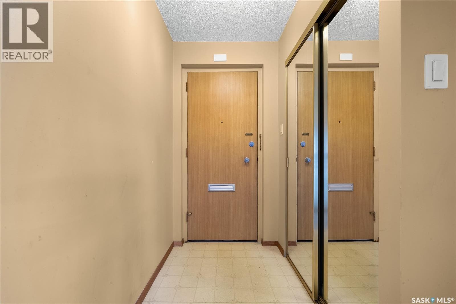 304 4615 Rae STREET — photo 4