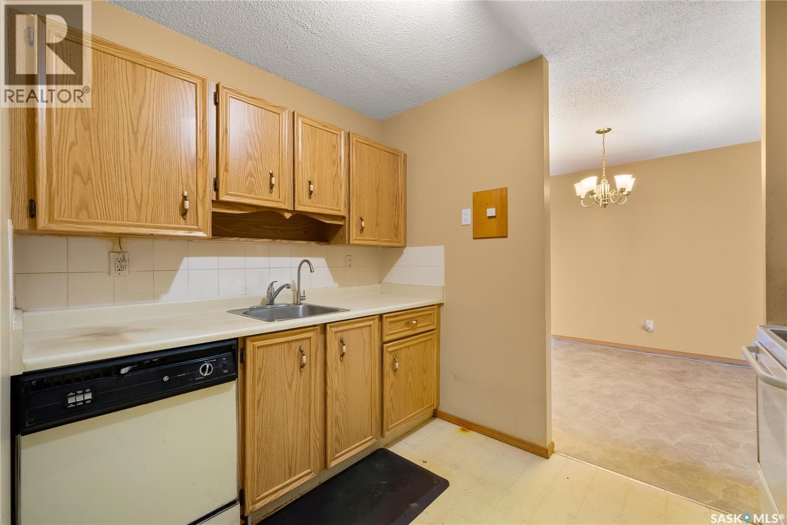 304 4615 Rae STREET — photo 5