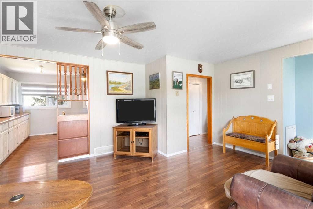 1622 Strathcona Street — photo 4