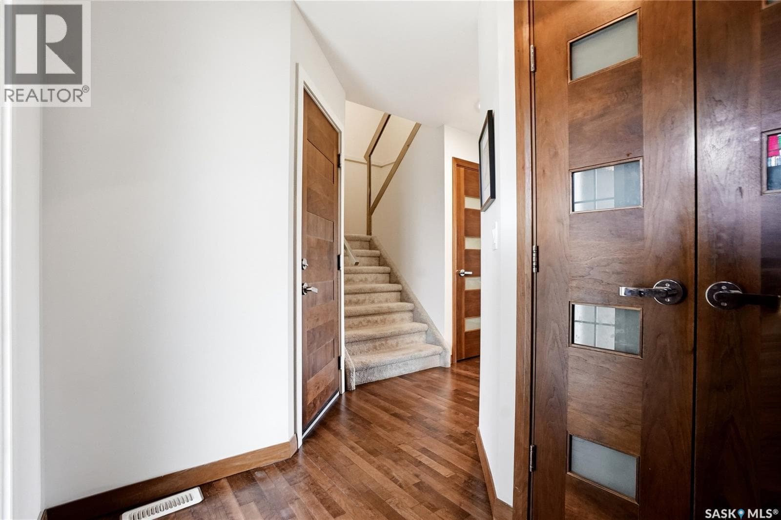 514 2012 Pohorecky CRESCENT — photo 4