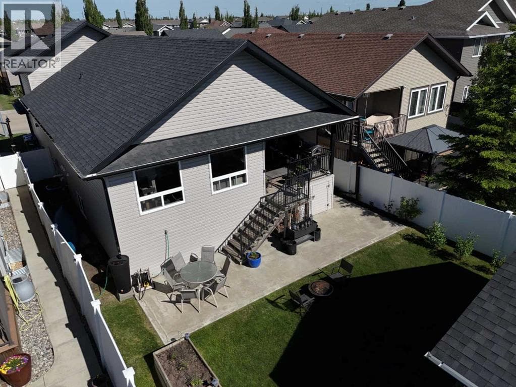 135 Stephenson Crescent — photo 2