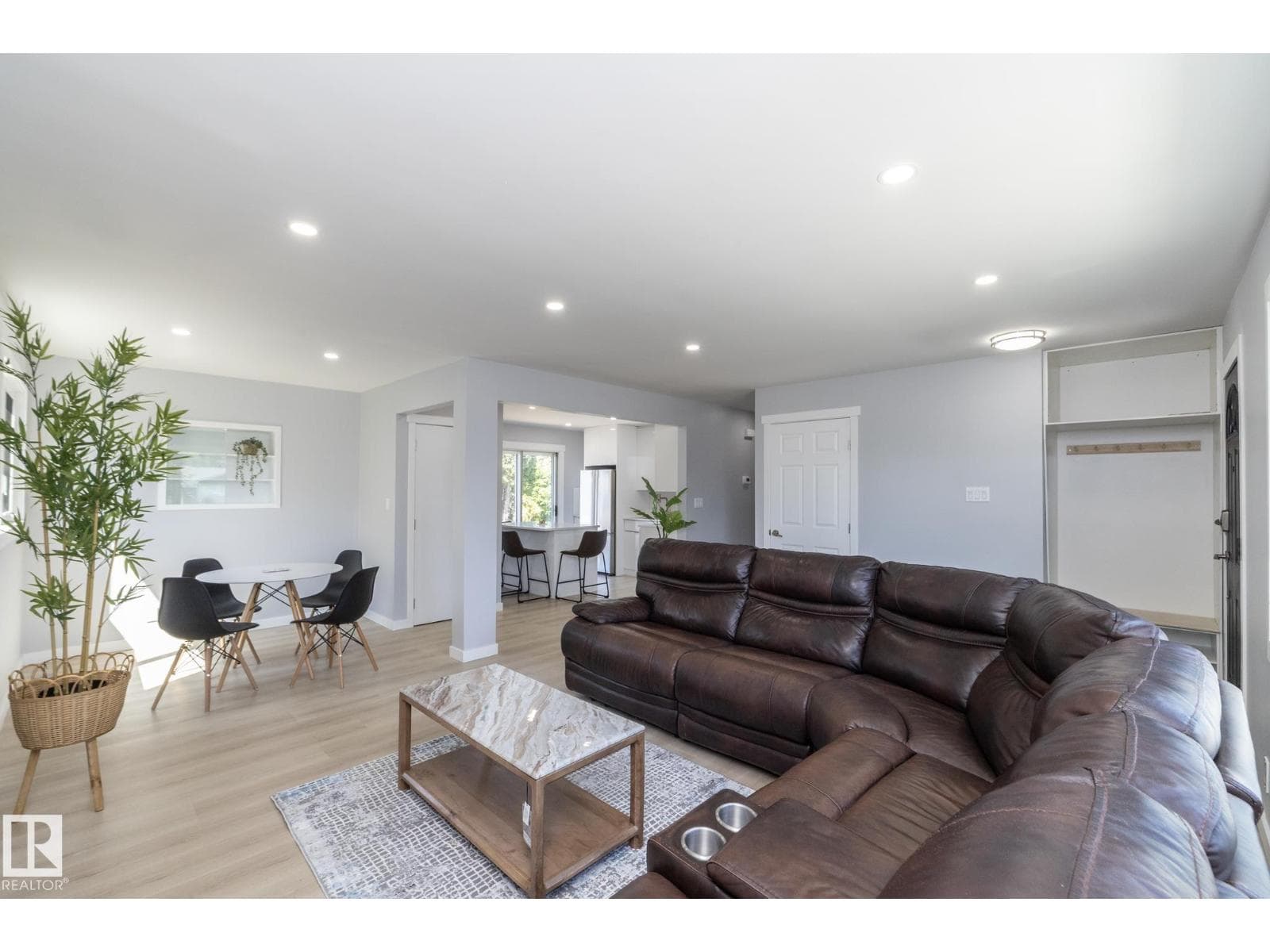 8008 159 ST NW — photo 4