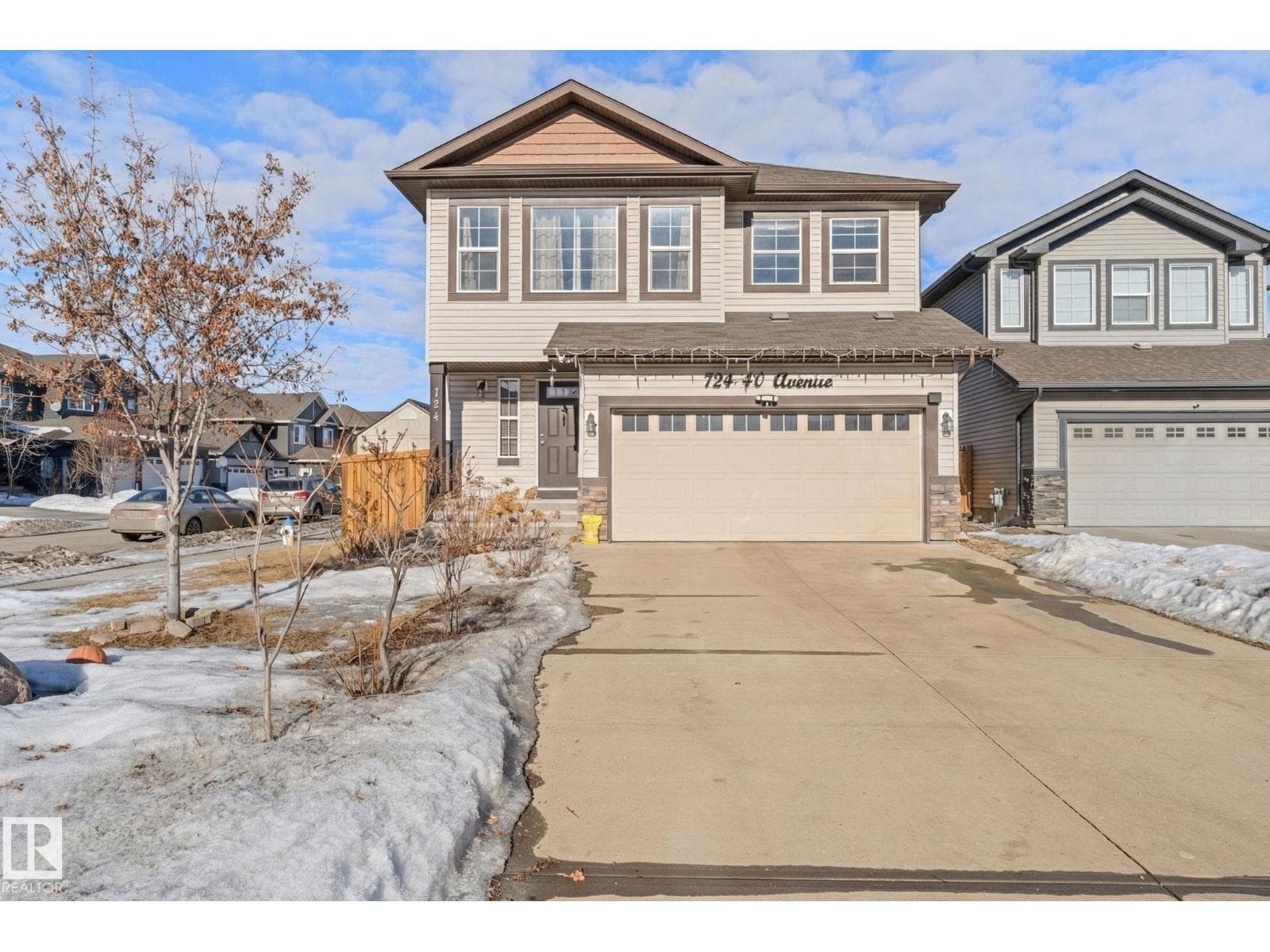 724 40 AV NW