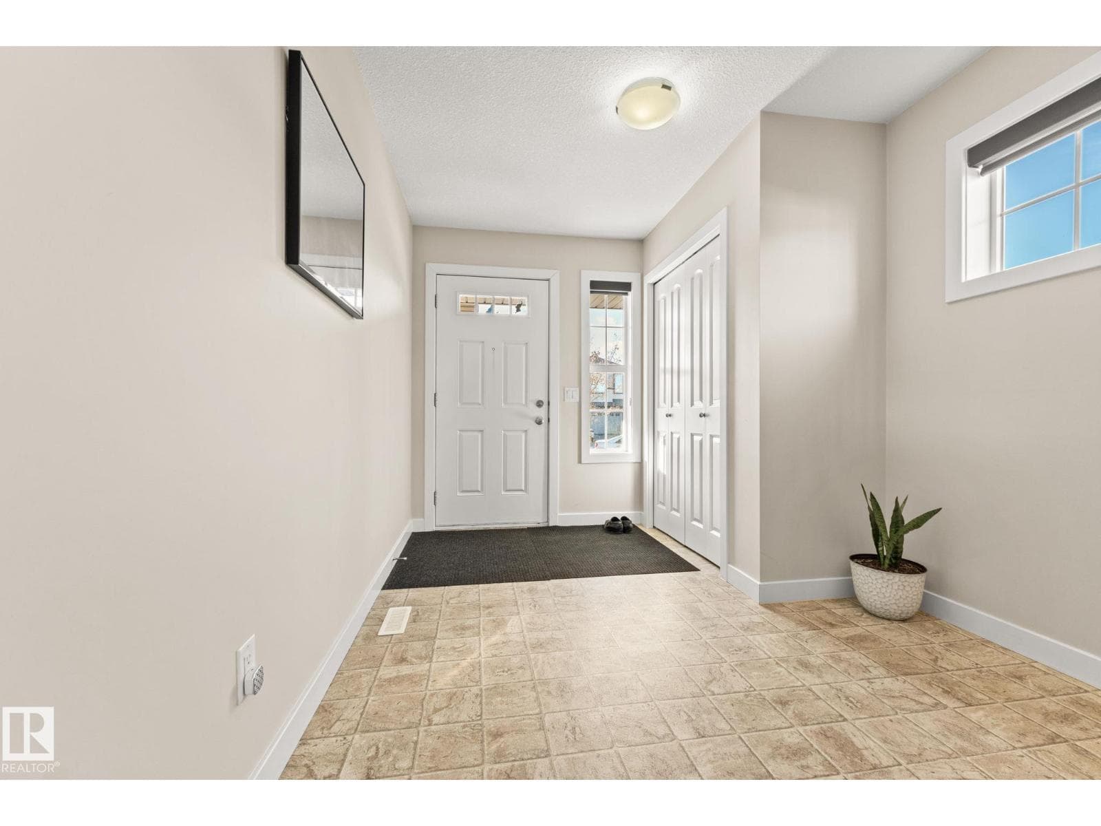 724 40 AV NW — photo 3