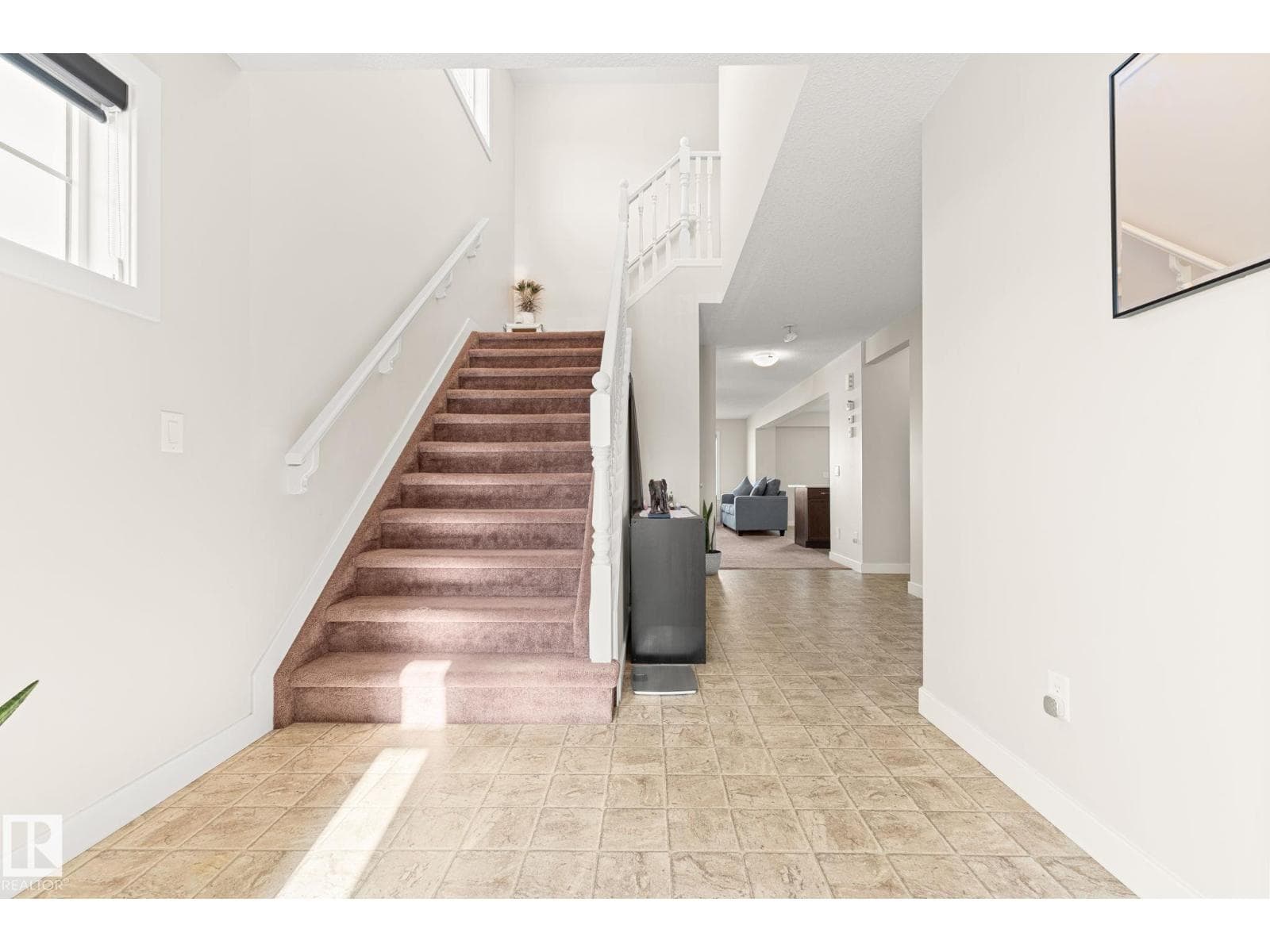 724 40 AV NW — photo 4