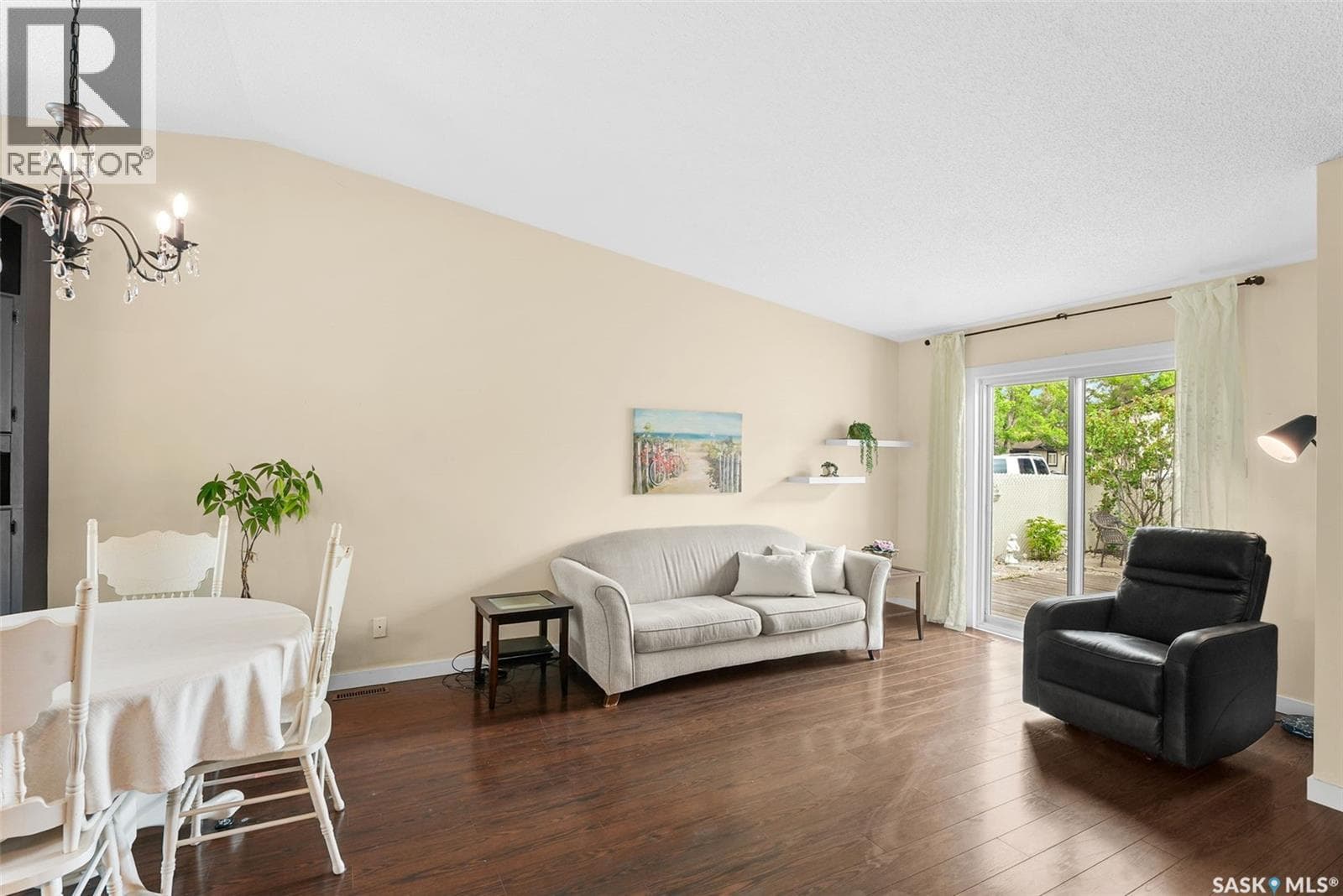 2711 Meadow LANE E — photo 4