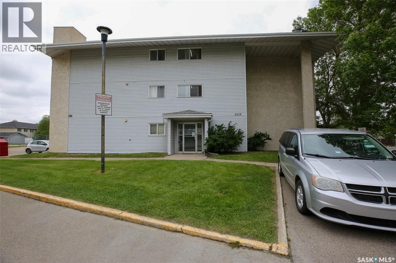 505 2406 Heseltine ROAD