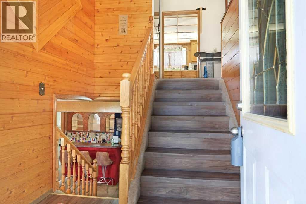 40 Charlesworth Crescent E — photo 3