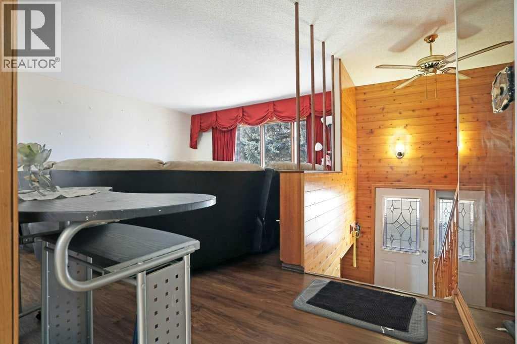 40 Charlesworth Crescent E — photo 4