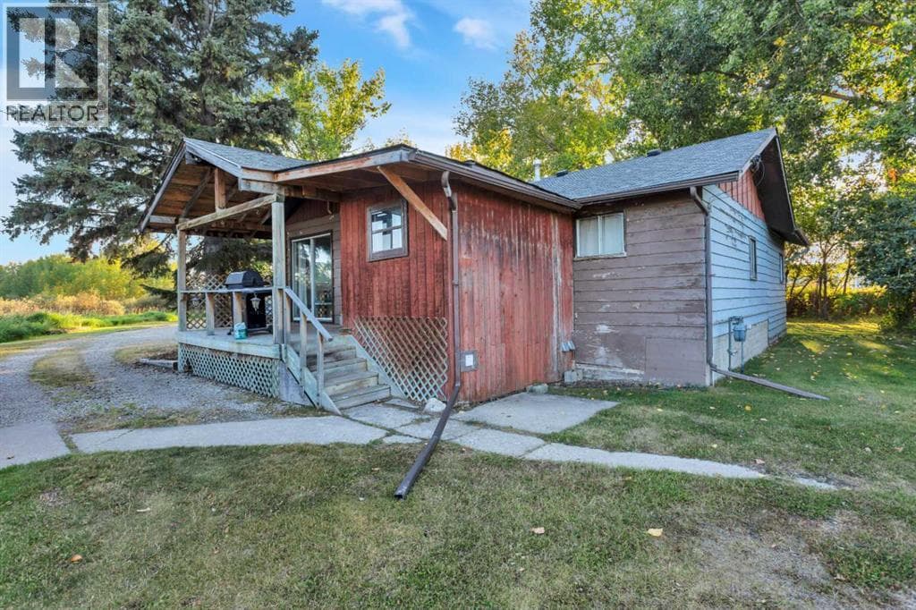 4152 47 Avenue — photo 3